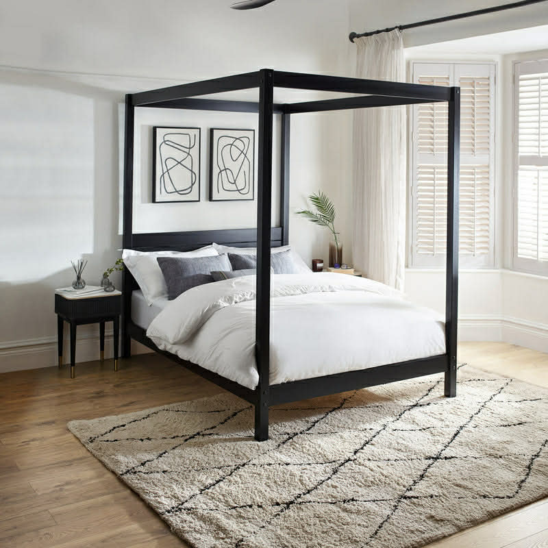 Roxanne Canopy Bed